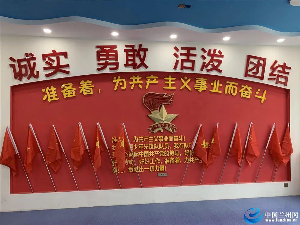 向一个男性朋友告白几天后跟他说话有种被宠爱的感觉是错觉吗？ 他上次恋爱被背叛受伤很重，现在对感情问游戏画面